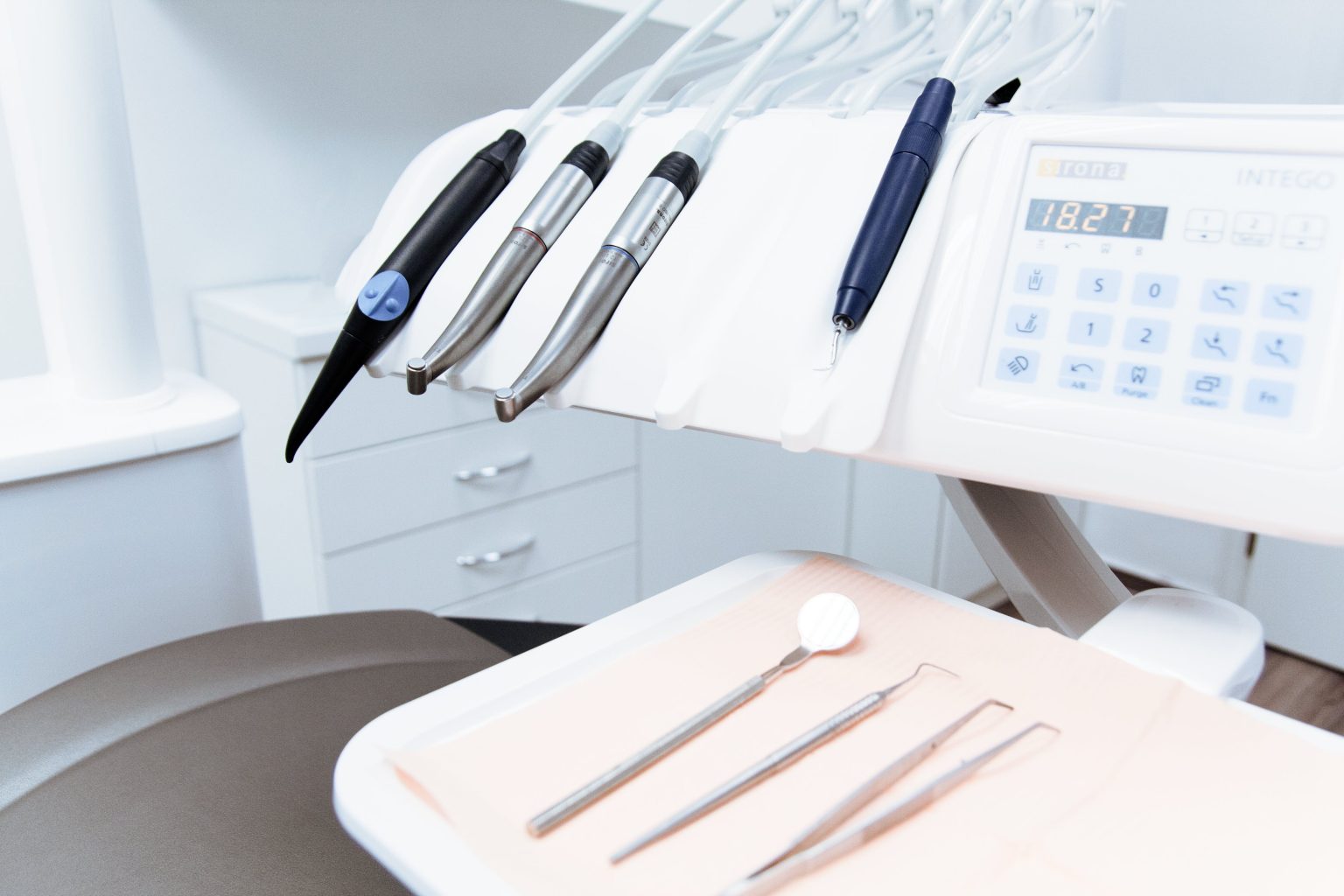 یونیت و تجهیزات دندانپزشکی در کلینیک نجاتی